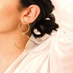 Joobee : Boucles d'oreilles créoles doubles or Olympe de 4 Crosses portées