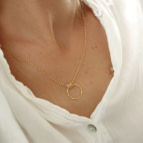 Joobee : collier pendentif anneau doré Aube de Sissi 100Fils porté