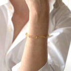 Joobee : bracelet maille rectangle Hugo de 4 Crosses porté