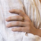 Joobee : bague Constance L Izia portée