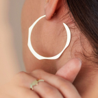 Joobee Boucles d'oreilles grandes créoles de Nadja Carlotti