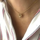 Joobee : collier pendentif soleil de Petite Madame porté