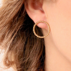 Joobee : Boucles d'oreilles mini créoles tressées Toscane de Aurélie Joliff portées