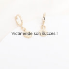 Joobee : boucles d'oreilles mini créoles zircons Liz de Moody Arty portées