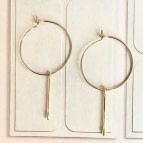 Joobee : Boucles d'oreilles créoles bâton or Ella de By Fleur de Jade