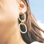 Joobee : boucles d'oreilles Maria de Elis Paris portées