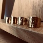Joobee : bague or martelé Vida de Maison Clairon