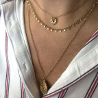 Joobee : collier pendentif soleil de Petite Madame porté