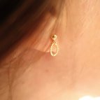 Joobee : boucles d'oreilles Orbe de Sissi 100Fils portées