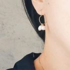 Joobee : Boucles d'oreilles mini créoles cœur de perles de Gisel b. portées