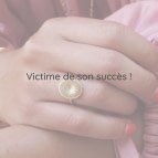 Joobee : bague médaille Soleil de Léone portée