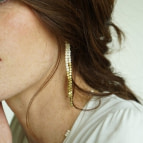 Joobee : Boucles d'oreilles pendantes perles bois Jarana de Maison Clairon portées