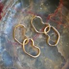 Joobee : boucles d'oreilles Teresa de Elis Paris portées