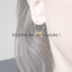 Joobee : Boucles d'oreilles mini créoles pampilles Eloïse de Petite Madame portées