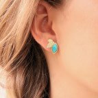 Joobee : Boucles d'oreilles puces amazonite de Aurélie Joliff portées