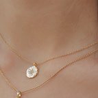 Joobee : collier médaille zircons Céleste de Moody Arty porté
