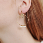 Joobee : Boucles d'oreilles créoles dorées Vanille de Constance L portées
