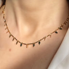 Joobee : collier pampilles dorées Elsa de 4 Crosses porté