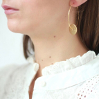 Joobee : Boucles d'oreilles créoles pendentif disque Orsay de 4 Crosses portées