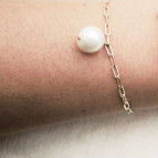 Joobee : bracelet perle de culture Minorque de Mai porté