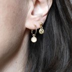 Joobee : boucles d'oreilles mona de Petite Madame portées