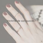 Joobee : bague anneau fin or martelé Rê de Un de Ces Quatre portée