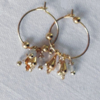 Joobee : boucles d'oreilles mini créoles rhodochrosite Fès de Petite Madame portées