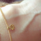 Joobee : bracelet petites fleurs Neli de Moody Arty porté