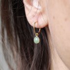 Joobee : boucles d'oreilles mona de Petite Madame portées