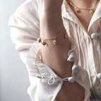 Joobee : Bracelet breloques de Petite Madame porté