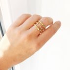 Joobee : bague fine India de Helles portée
