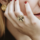 Joobee : bague dorée Helios de Un de Ces Quatre portée
