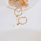 Joobee : boucles d'oreilles mini créoles perle de culture Mina de Moody Arty