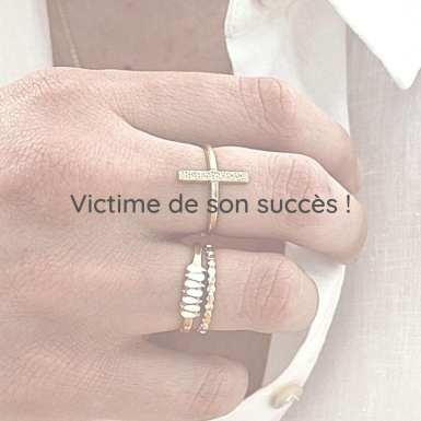 Joobee : bague Léone Trait pointillé de Léone portée