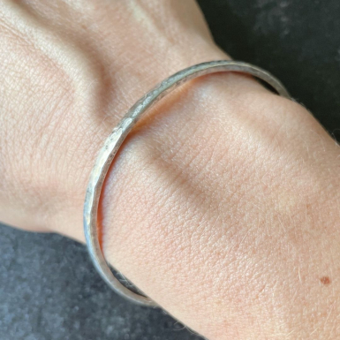 Joobee : bracelet jonc métal argenté de Helles
